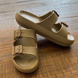 Women’s Cushion Sandals with Double Buckle in Tan